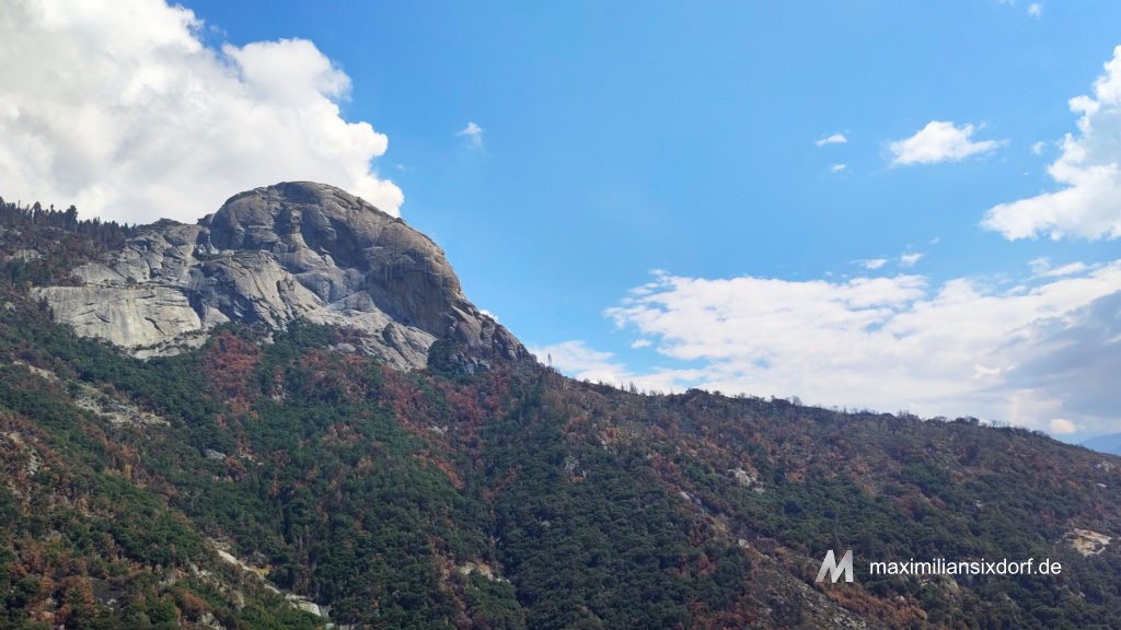 Blick auf den Moro Rock in 2050 Metern Höhe
